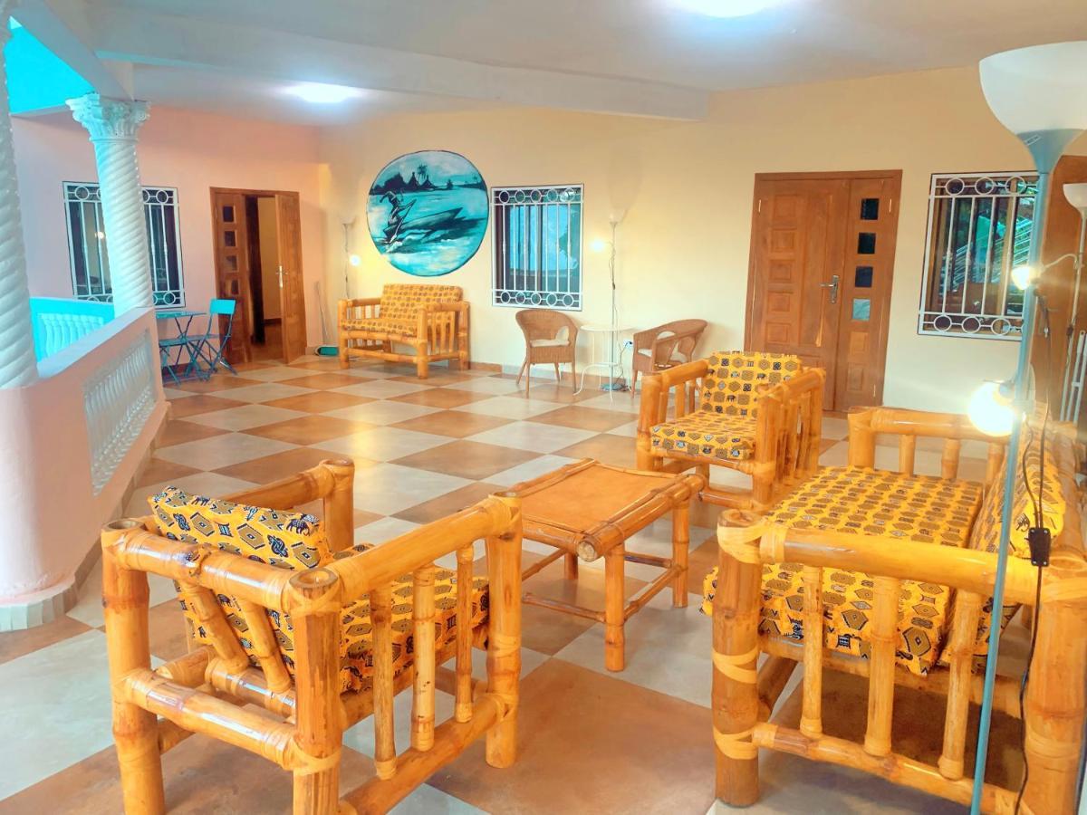 Bajo Kunda - Guesthouse Kololi Bagian luar foto