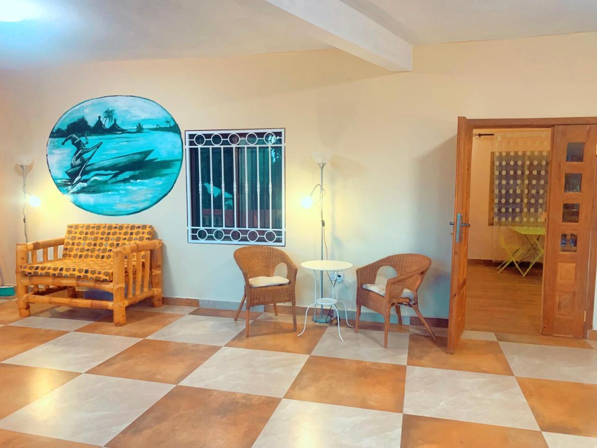 Bajo Kunda - Guesthouse Kololi Bagian luar foto