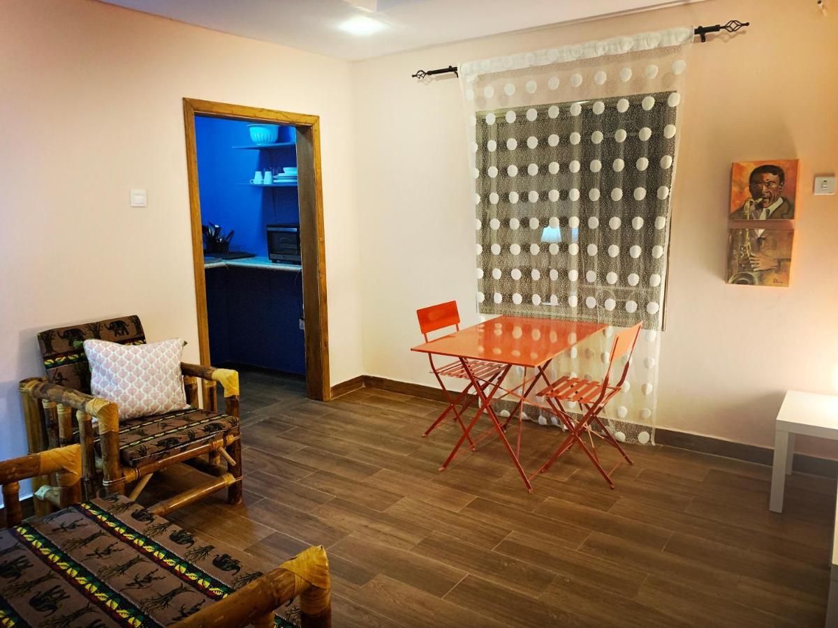 Bajo Kunda - Guesthouse Kololi Bagian luar foto