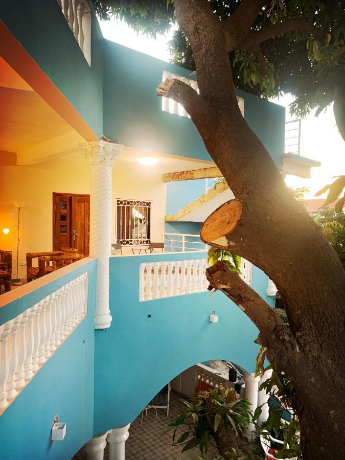 Bajo Kunda - Guesthouse Kololi Bagian luar foto
