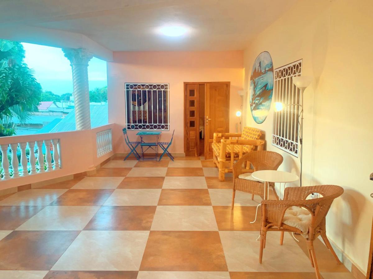 Bajo Kunda - Guesthouse Kololi Bagian luar foto