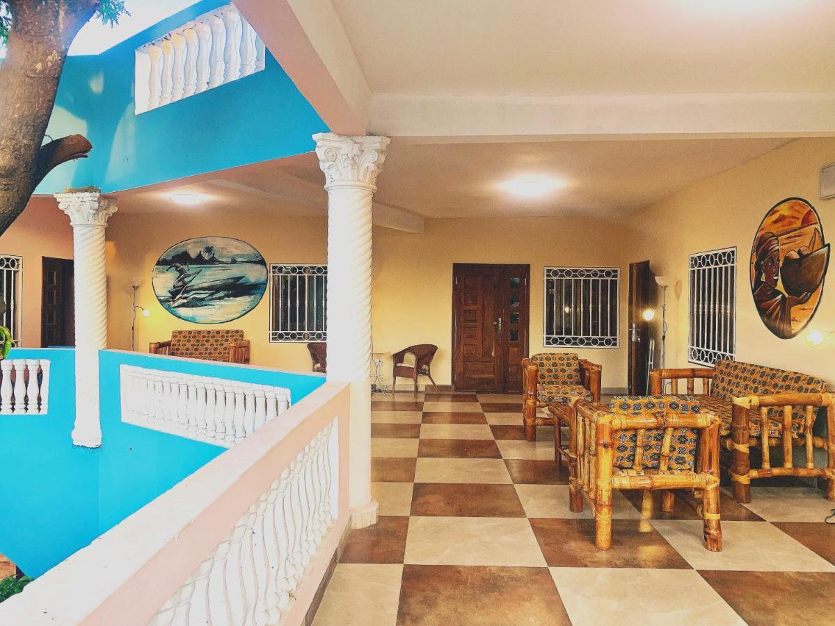 Bajo Kunda - Guesthouse Kololi Bagian luar foto