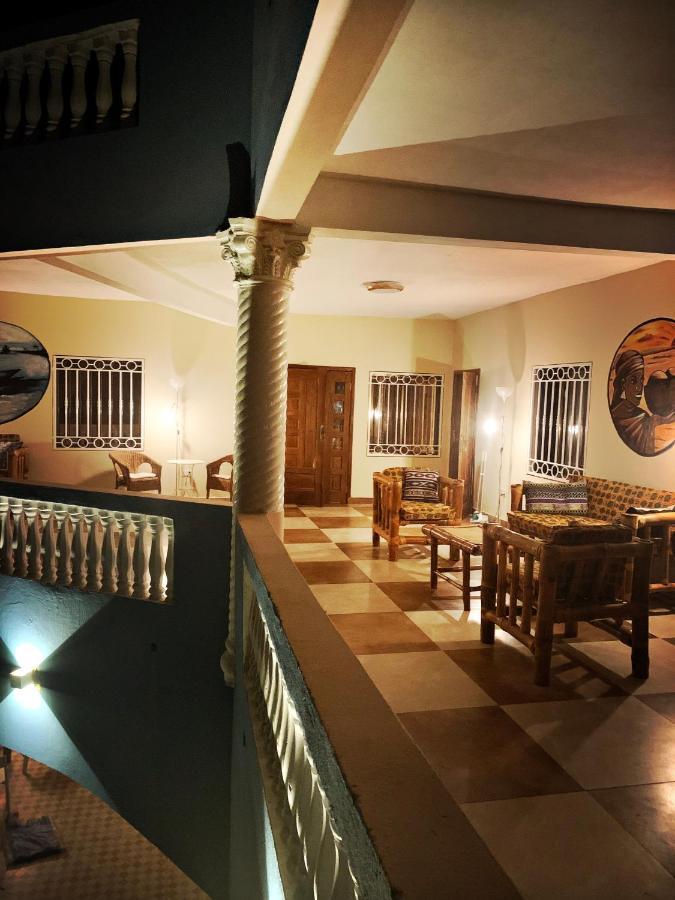 Bajo Kunda - Guesthouse Kololi Bagian luar foto