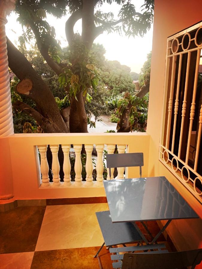 Bajo Kunda - Guesthouse Kololi Bagian luar foto