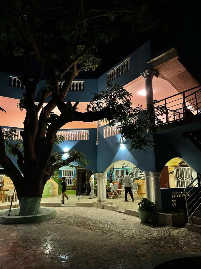 Bajo Kunda - Guesthouse Kololi Bagian luar foto