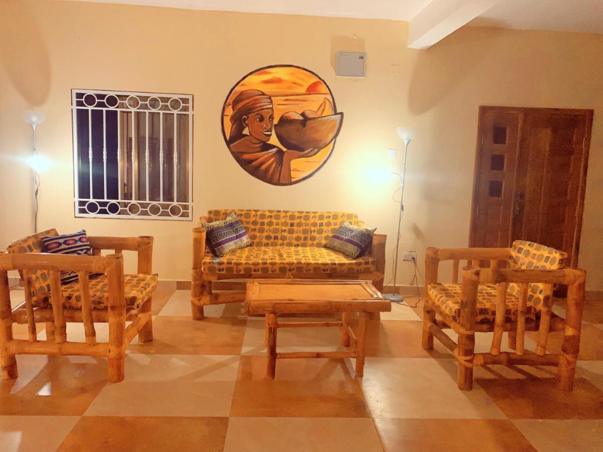 Bajo Kunda - Guesthouse Kololi Bagian luar foto