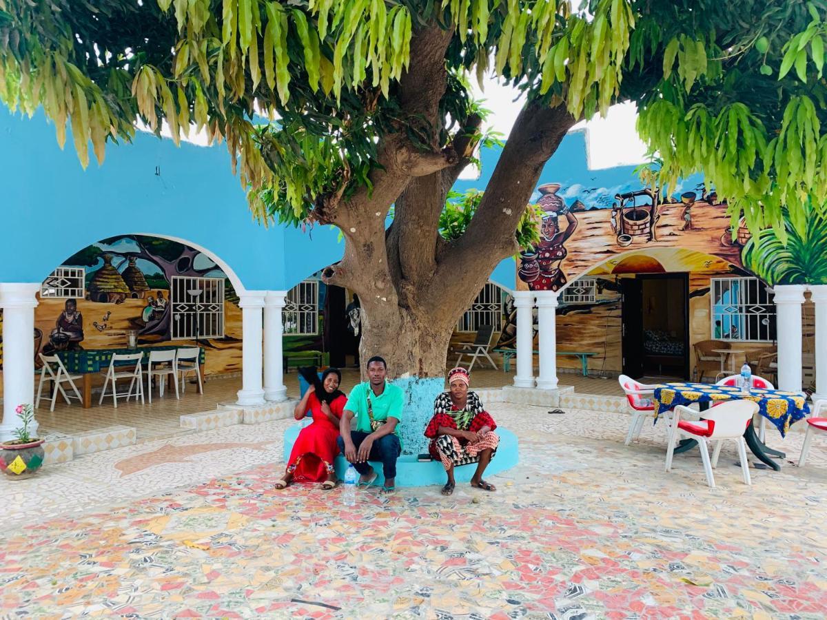 Bajo Kunda - Guesthouse Kololi Bagian luar foto